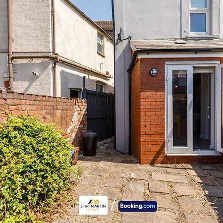 Comfy 3Bed House By Stirkmartin Stays Short Lets & Serviced Accommodation Cardiff With Free Parking & 8Mins To City Centre エクステリア 写真
