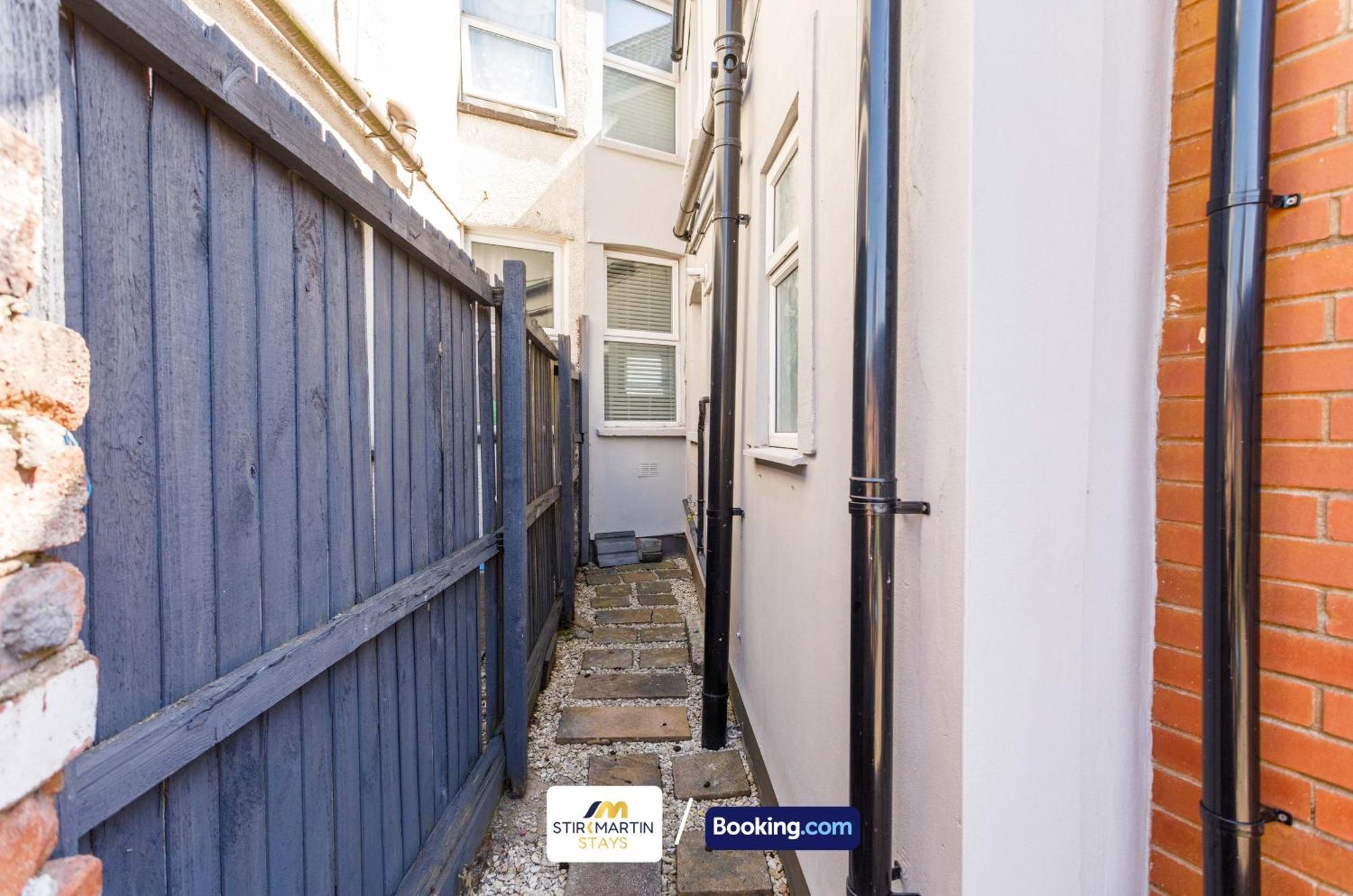Comfy 3Bed House By Stirkmartin Stays Short Lets & Serviced Accommodation Cardiff With Free Parking & 8Mins To City Centre エクステリア 写真