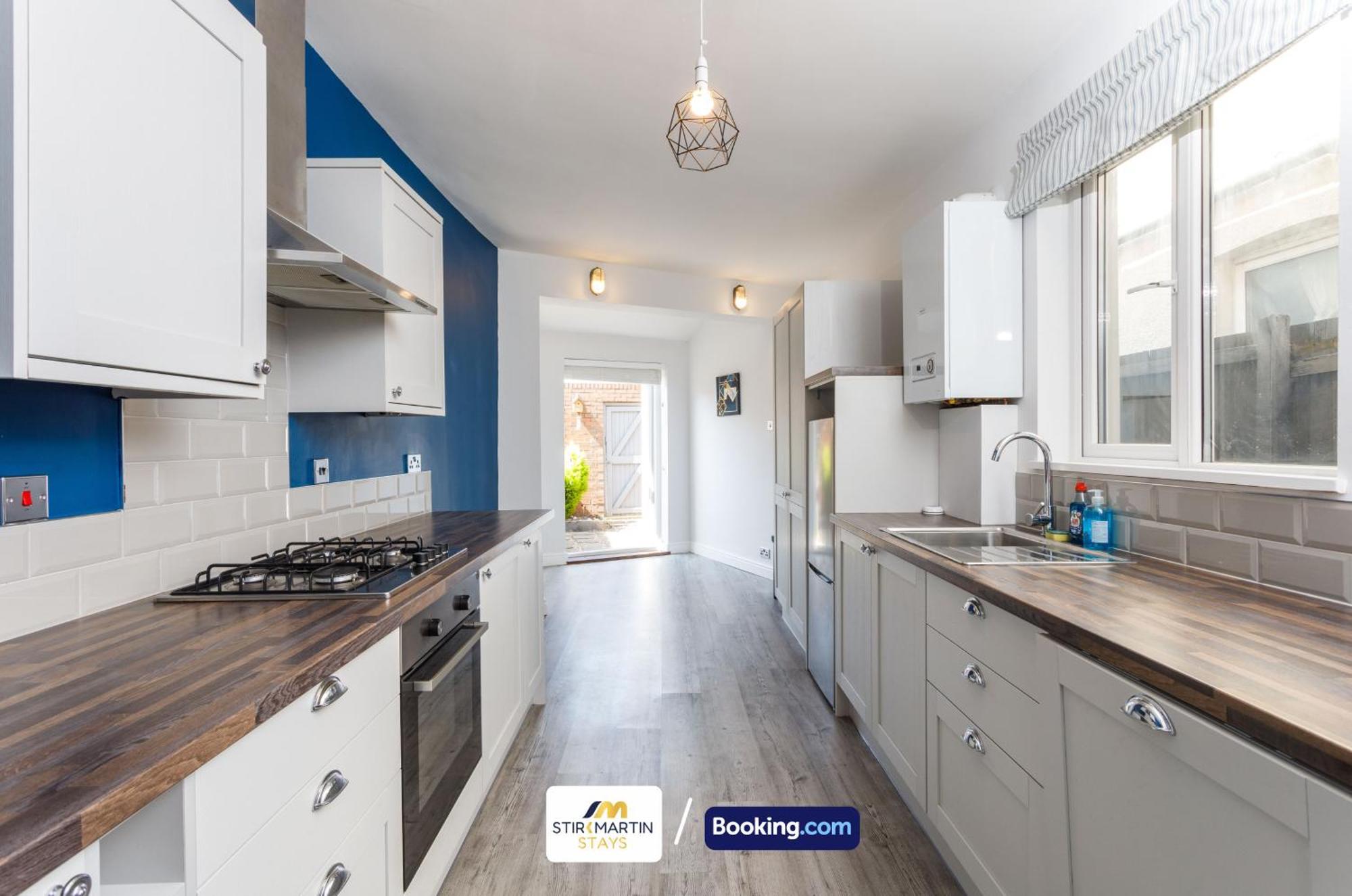Comfy 3Bed House By Stirkmartin Stays Short Lets & Serviced Accommodation Cardiff With Free Parking & 8Mins To City Centre エクステリア 写真