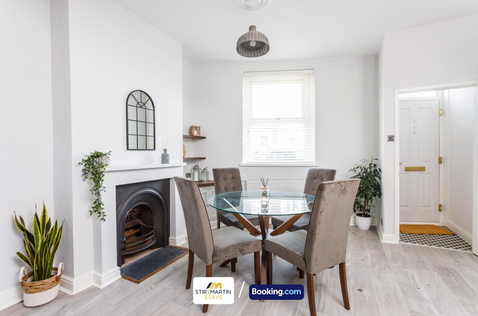 Comfy 3Bed House By Stirkmartin Stays Short Lets & Serviced Accommodation Cardiff With Free Parking & 8Mins To City Centre エクステリア 写真