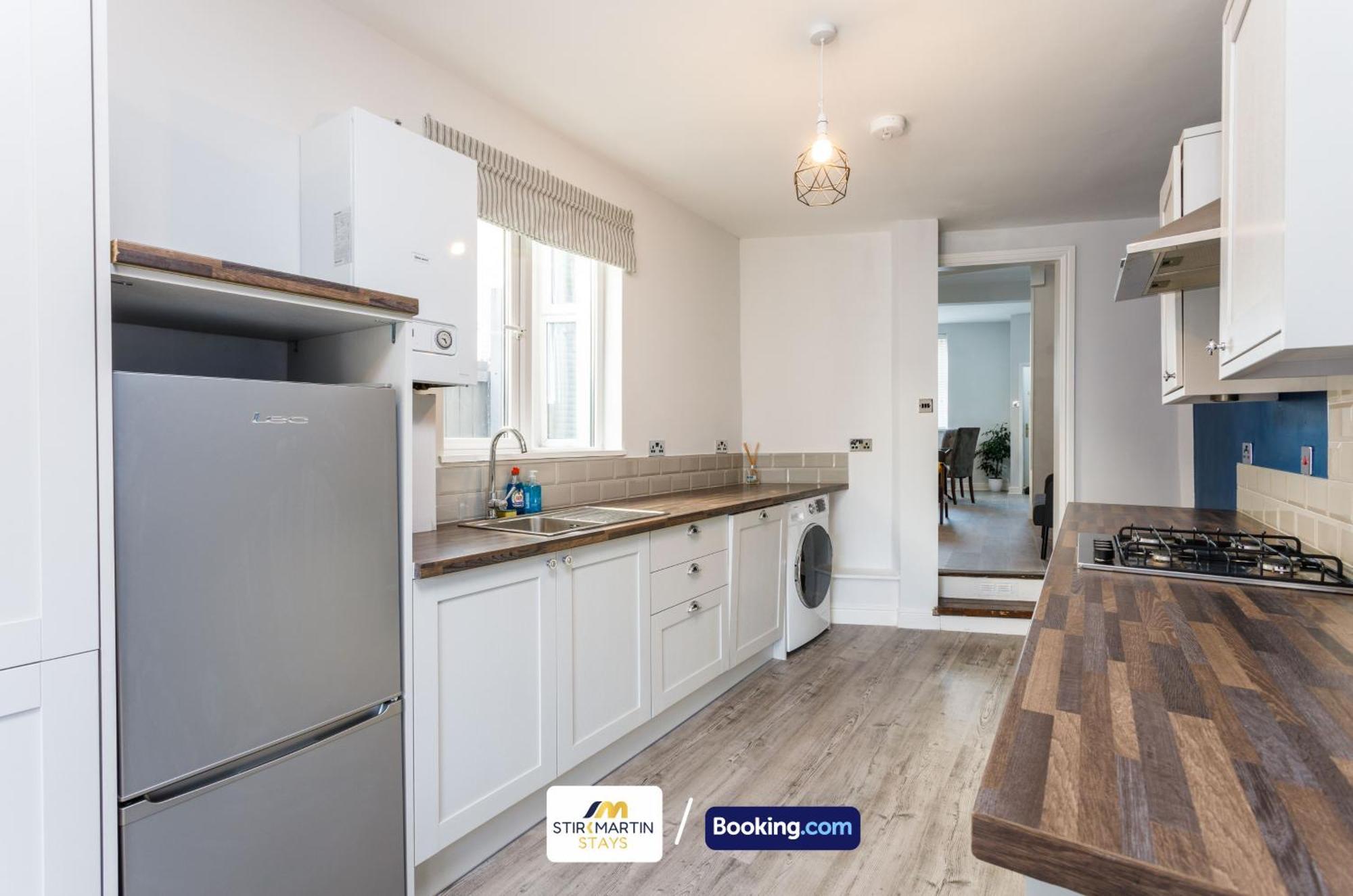Comfy 3Bed House By Stirkmartin Stays Short Lets & Serviced Accommodation Cardiff With Free Parking & 8Mins To City Centre エクステリア 写真