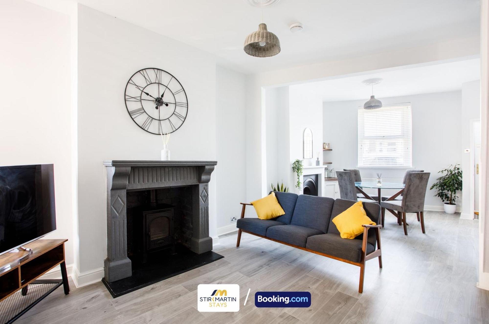 Comfy 3Bed House By Stirkmartin Stays Short Lets & Serviced Accommodation Cardiff With Free Parking & 8Mins To City Centre エクステリア 写真