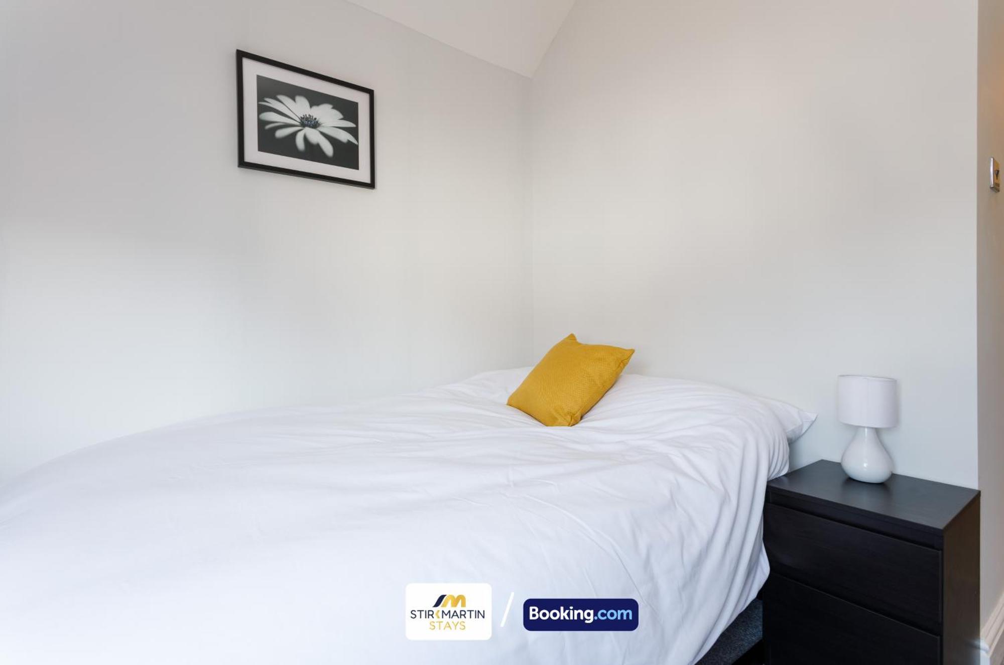 Comfy 3Bed House By Stirkmartin Stays Short Lets & Serviced Accommodation Cardiff With Free Parking & 8Mins To City Centre エクステリア 写真